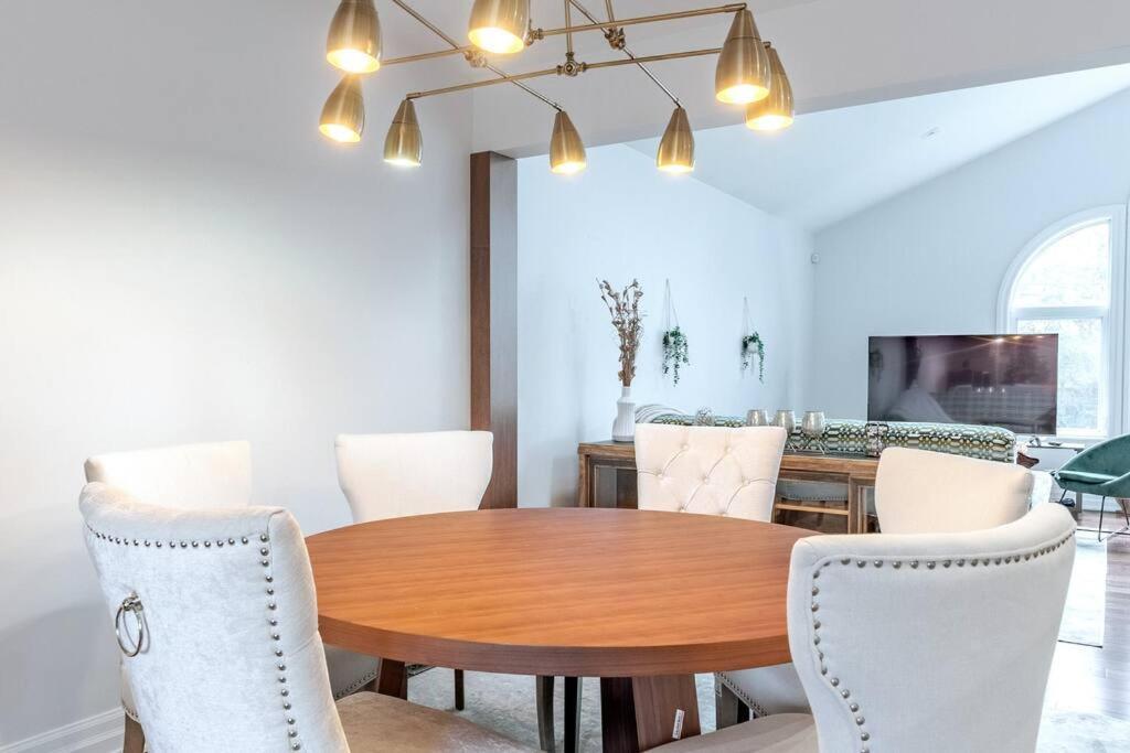 Villa Luxurious & Modern 4br House W/ 3 Car Parking *